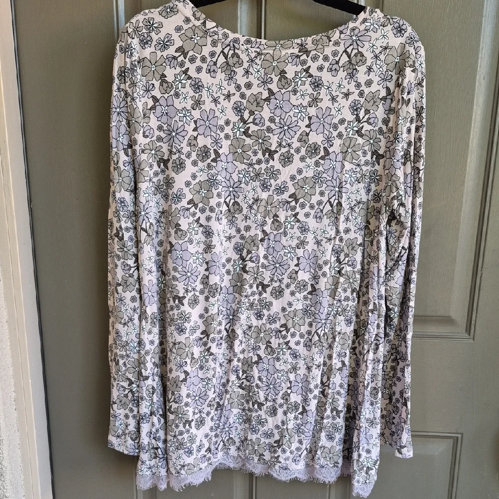 LOGO by Lori Goldstein Floral Lace Trim Blouse Pink and Gray - Picture 4 of 7
